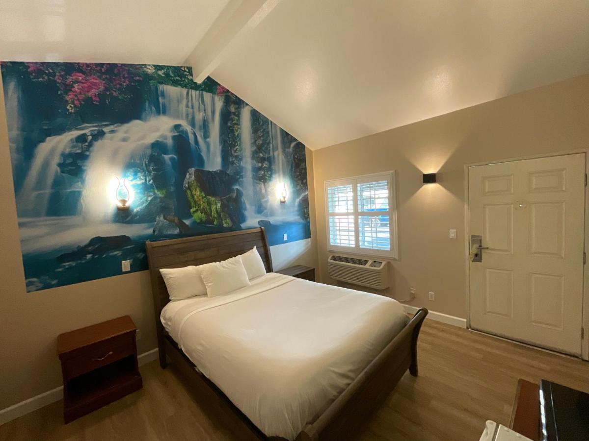 Escondido Inn Bagian luar foto