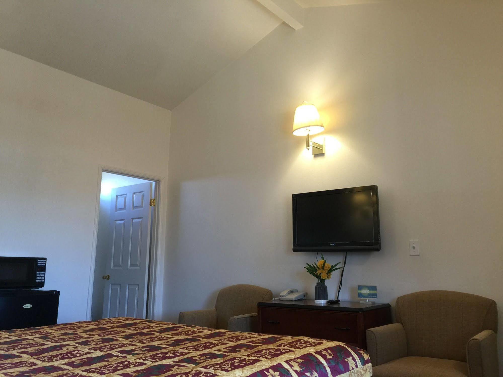 Escondido Inn Bagian luar foto